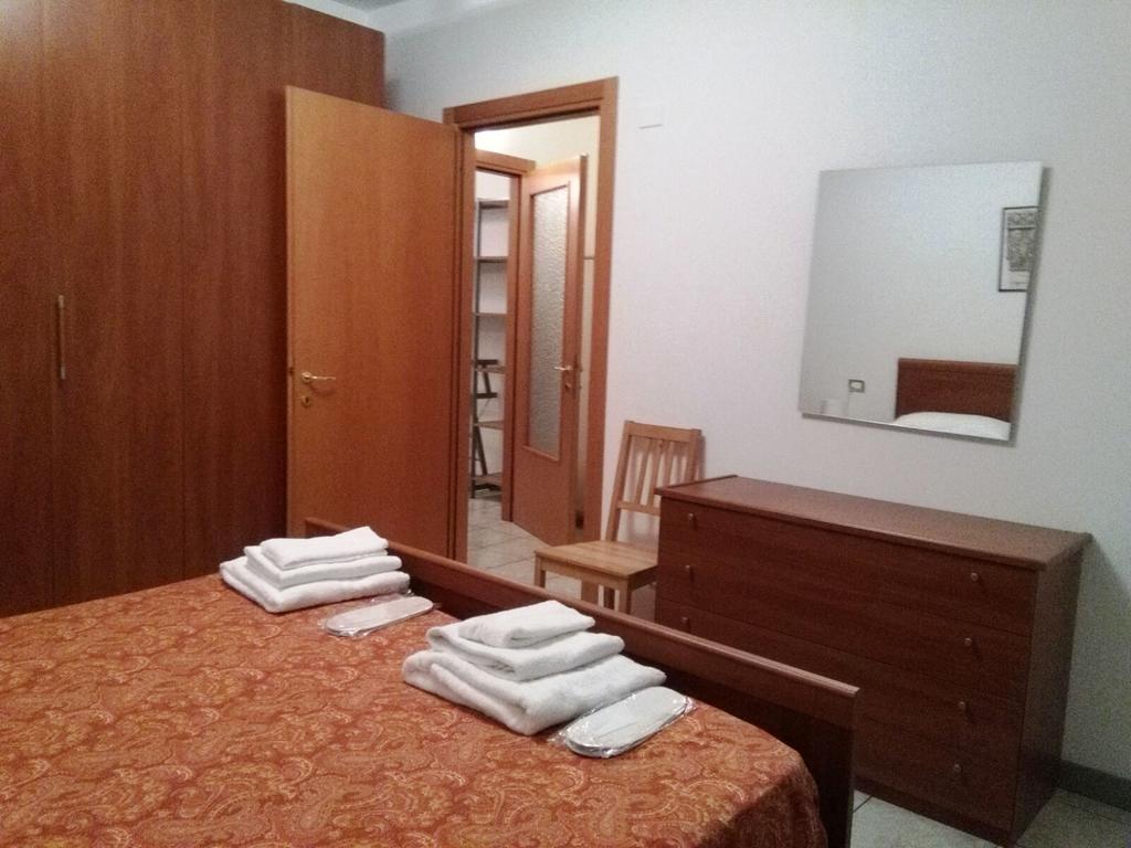 Residence Il Pino ซารอนโน ภายนอก รูปภาพ