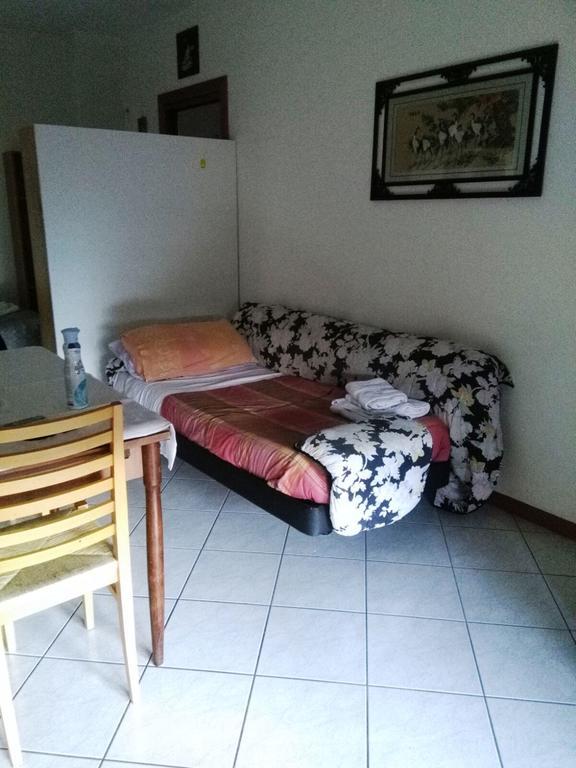 Residence Il Pino ซารอนโน ภายนอก รูปภาพ