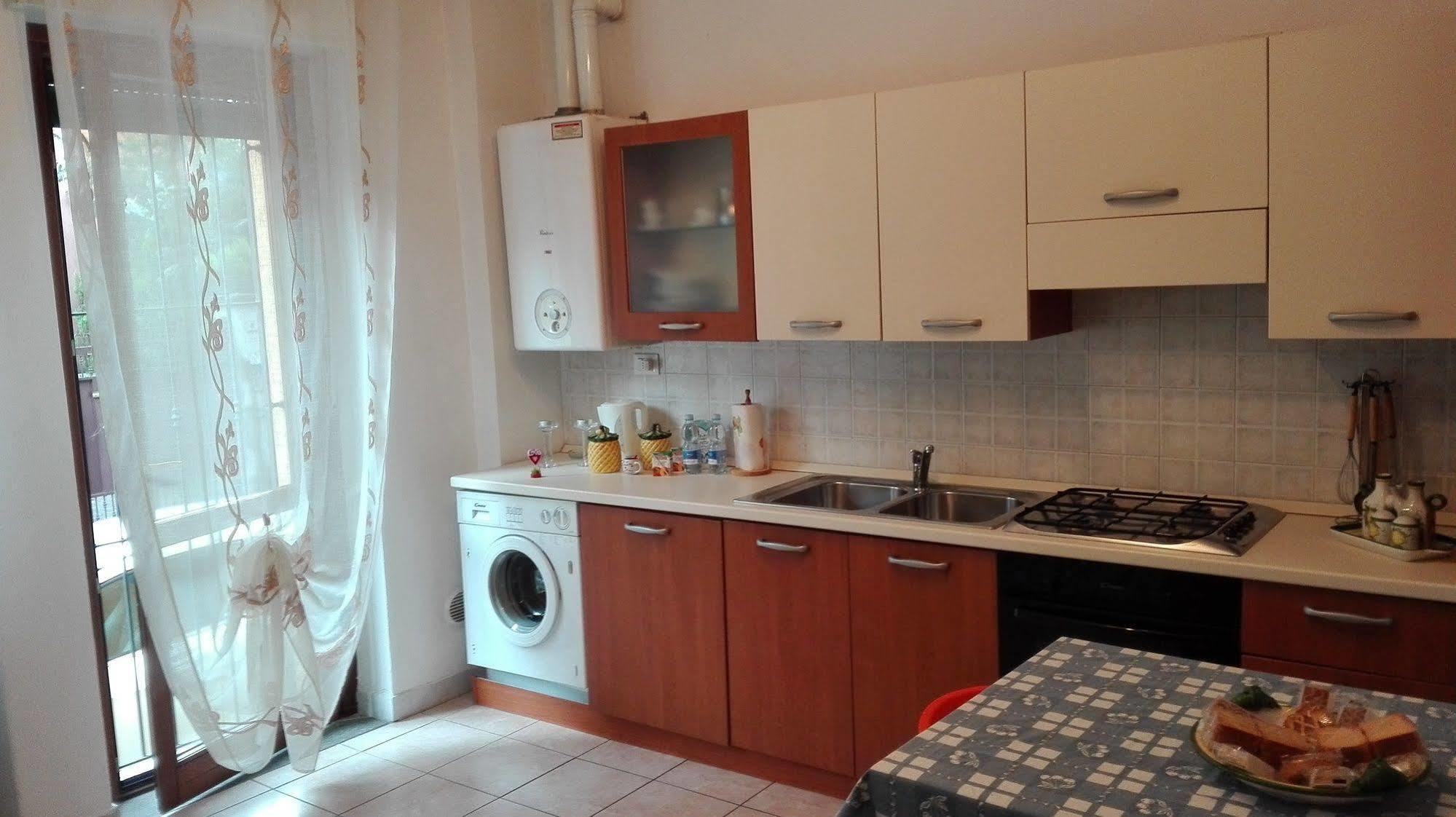Residence Il Pino ซารอนโน ภายนอก รูปภาพ