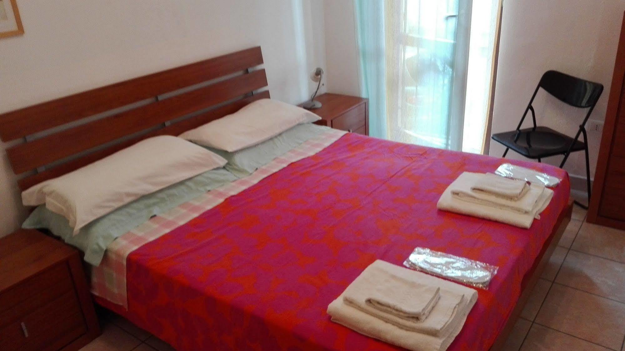 Residence Il Pino ซารอนโน ภายนอก รูปภาพ