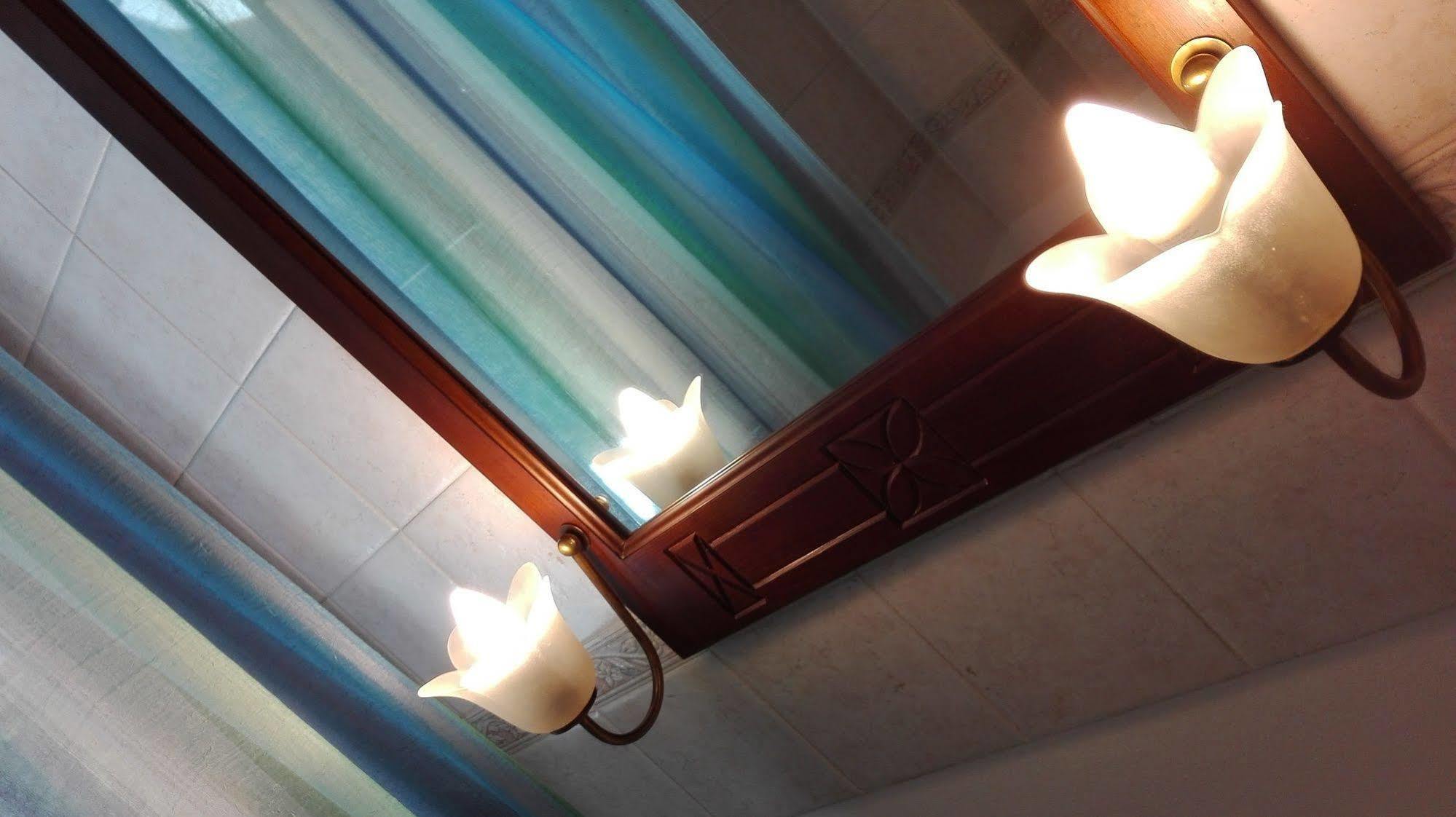 Residence Il Pino ซารอนโน ภายนอก รูปภาพ