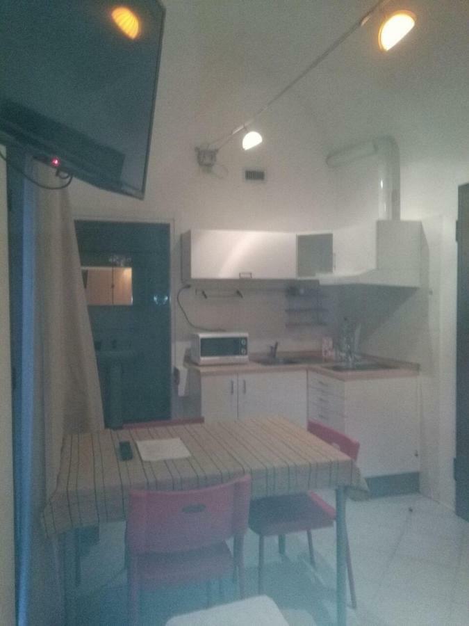 Residence Il Pino ซารอนโน ภายนอก รูปภาพ