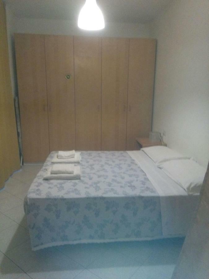 Residence Il Pino ซารอนโน ภายนอก รูปภาพ